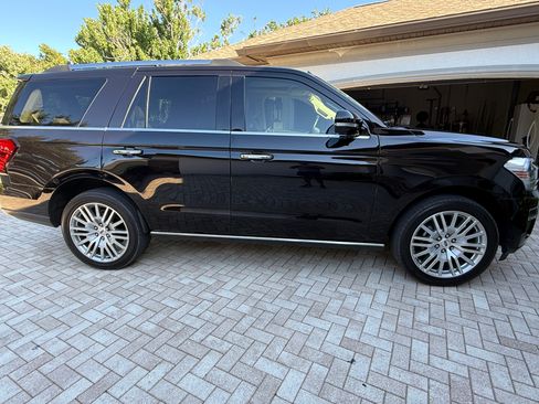 Used 2024 Ford Expedition Limited RWD image 5