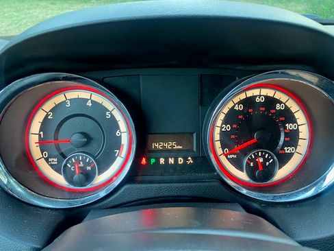 Used 2017 Dodge Grand Caravan SXT image 8