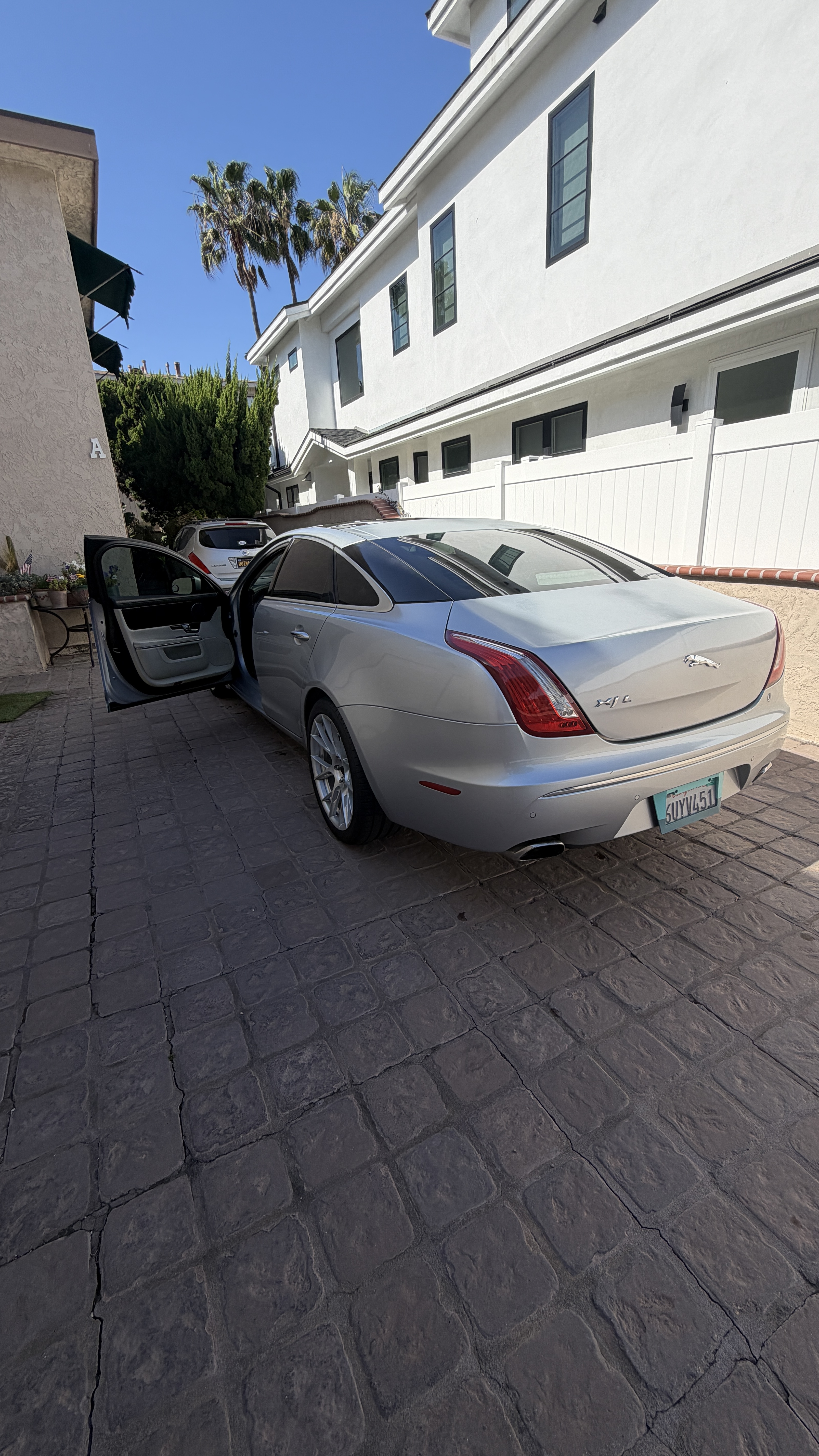 Used 2012 Jaguar XJ L RWD image 13