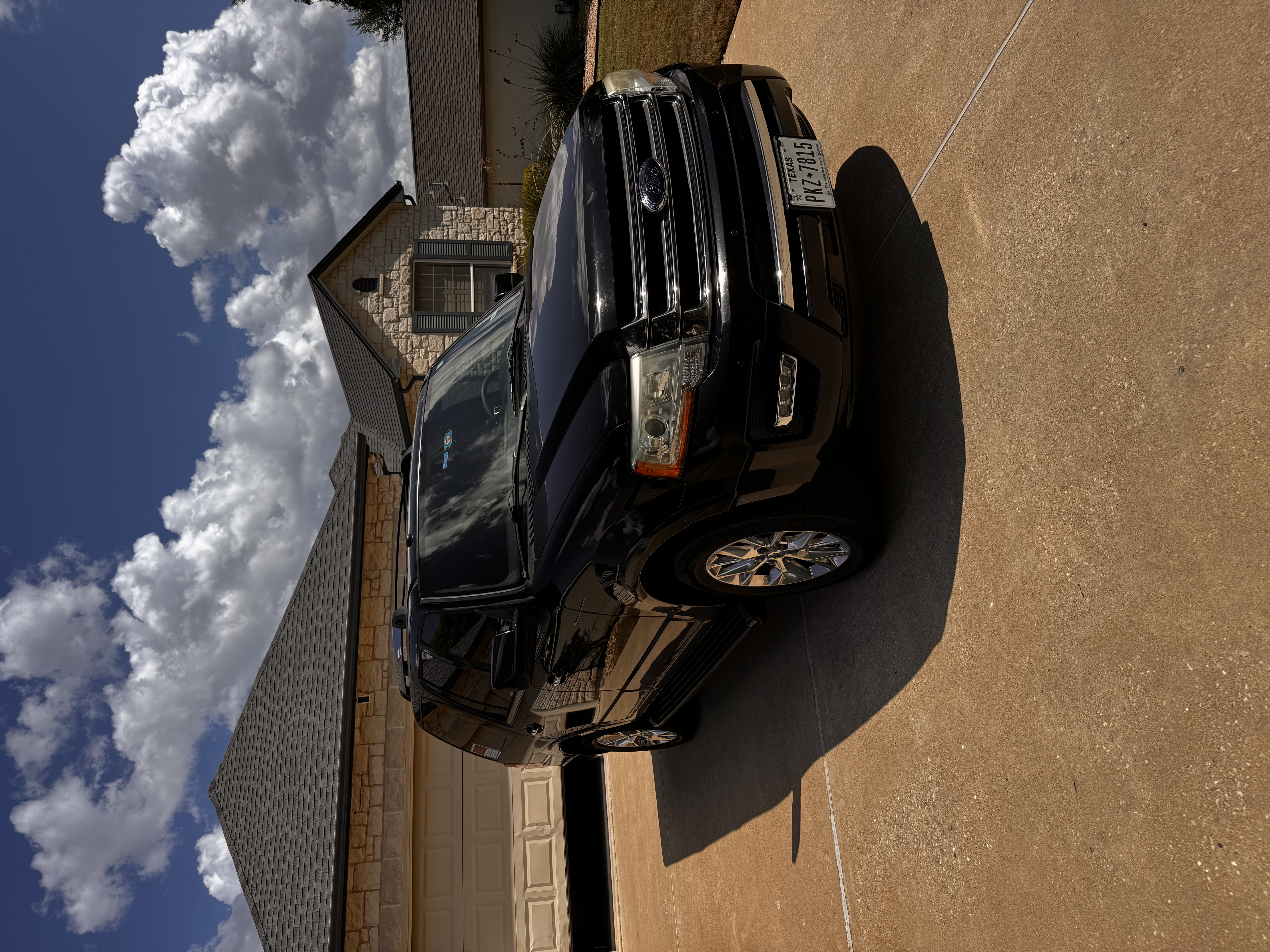Used 2017 Ford Expedition Limited RWD image 2