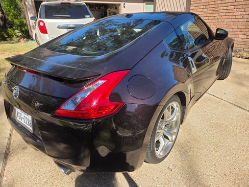 Used 2010 Nissan 370Z Touring w/ Sport Pkg image 4