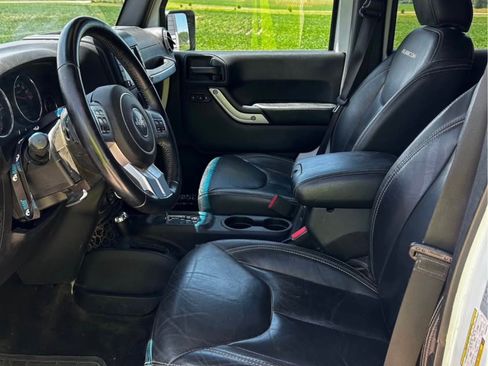 Used 2017 Jeep Wrangler Unlimited Rubicon AWD/4WD image 17