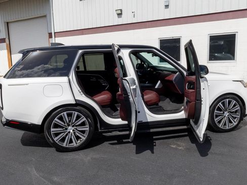 Used 2024 Land Rover Range Rover Autobiography image 12
