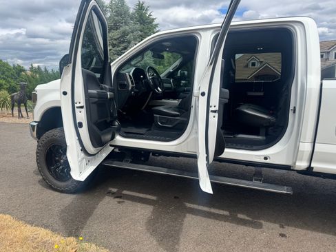 Used 2021 Ford F350 Lariat w/ Lariat Ultimate Package AWD/4WD image 9