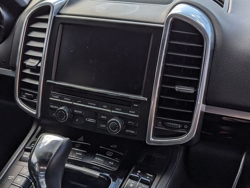 Used 2014 Porsche Cayenne S image 21