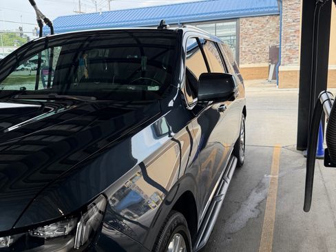 Used 2021 Cadillac Escalade ESV Premium Luxury w/ Driver Assist Tech Package AWD/4WD image 10