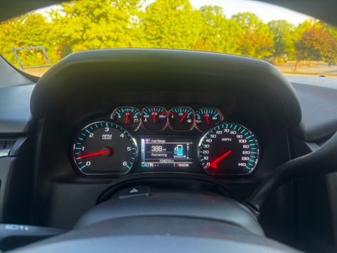 Used 2016 Chevrolet Suburban LT image 10