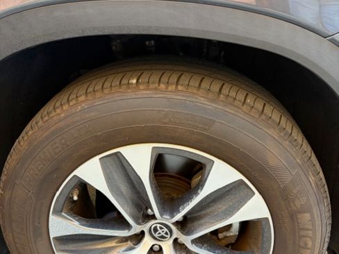 Used 2022 Toyota Highlander XLE image 5