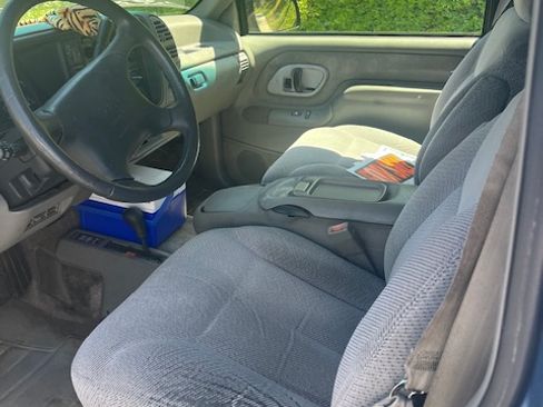 Used 1995 Chevrolet Suburban 4WD image 4