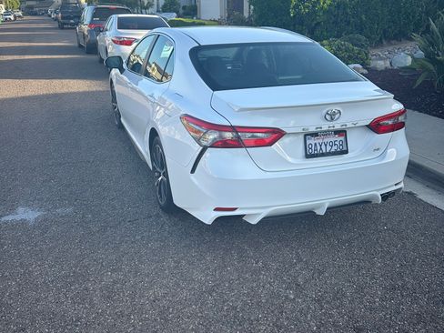Used 2018 Toyota Camry SE FWD image 9