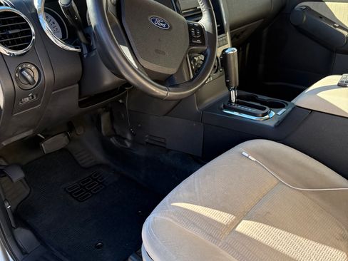Used 2008 Ford Explorer Sport Trac XLT image 12