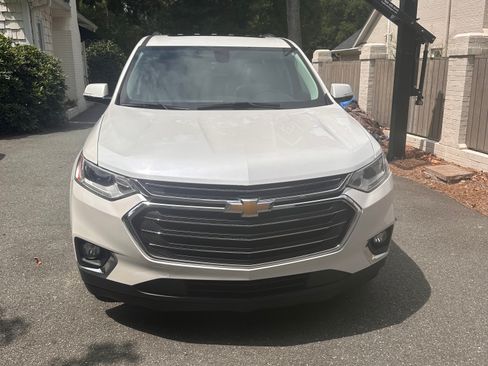 Used 2018 Chevrolet Traverse LT FWD image 2