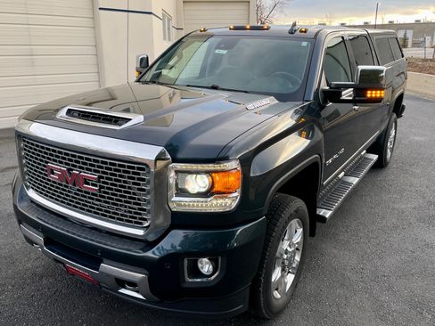 Used 2017 GMC Sierra 2500 Denali w/ Duramax Plus Package image 2