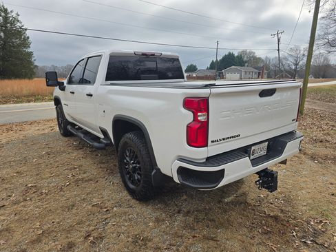 Used 2021 Chevrolet Silverado 2500 LTZ w/ LTZ Plus Package image 6
