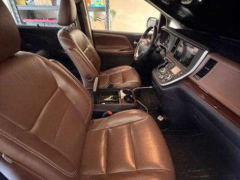 Used 2015 Toyota Sienna Limited Premium FWD image 9