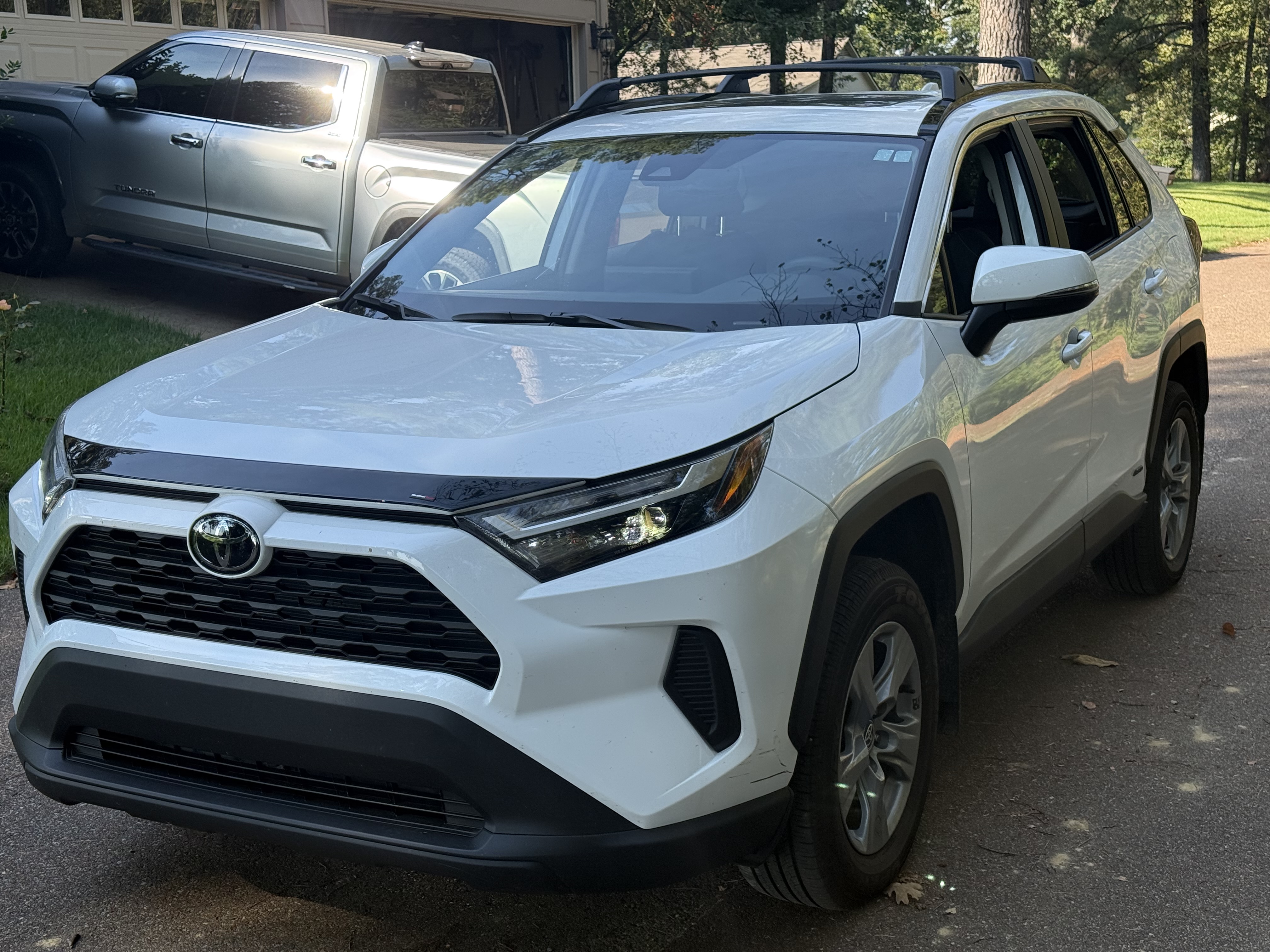Used 2025 Toyota RAV4 XLE w/ Convenience Package AWD/4WD image 2