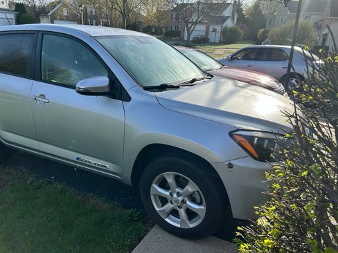 Used 2014 Toyota RAV4 EV FWD image 13