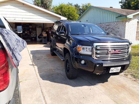 Used 2019 GMC Canyon SLE image 4