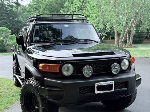 Used 2010 Toyota FJ Cruiser 4WD w/ Convenience Pkg image 1