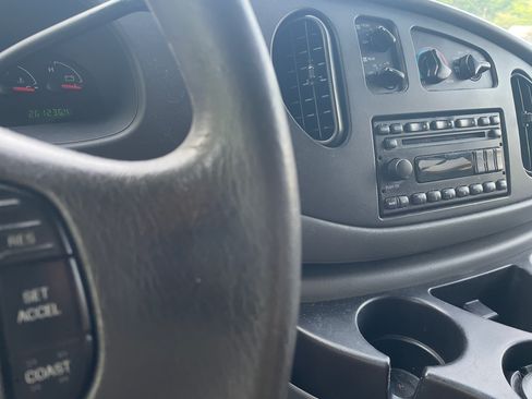 Used 2007 Ford E-350 and Econoline 350 XLT image 11