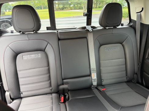Used 2017 GMC Canyon SLE w/ All Terrain Package AWD/4WD image 19