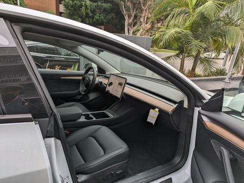 Used 2022 Tesla Model 3 Standard Sedan 4D image 19