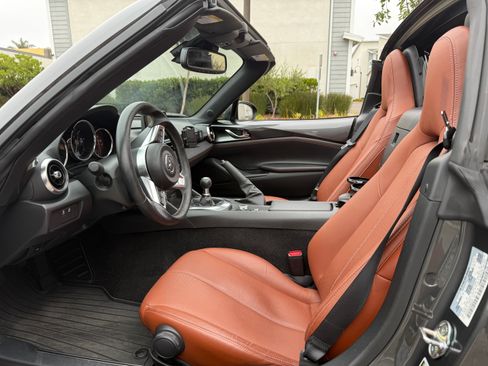 Used 2022 MAZDA MX-5 Miata RF Grand Touring w/ Weather Package image 10