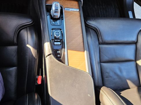 Used 2017 Volvo XC90 T8 Inscription w/ Luxury Package image 29