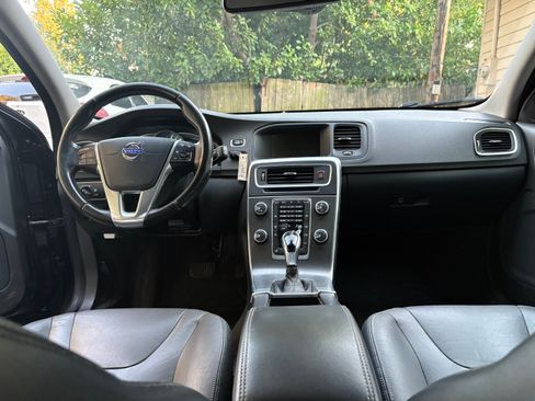 Used 2015 Volvo V60 T5 Premier image 12