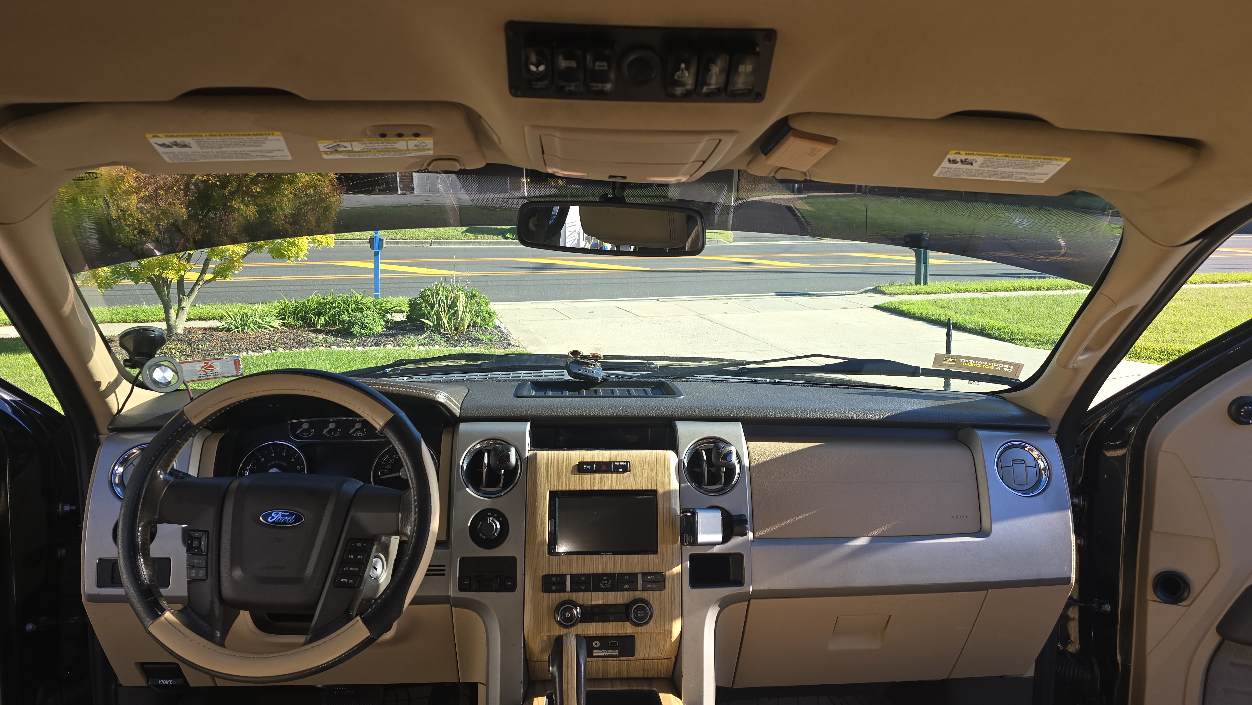 Used 2011 Ford F150 Lariat w/ Lariat Chrome Pkg AWD/4WD image 13