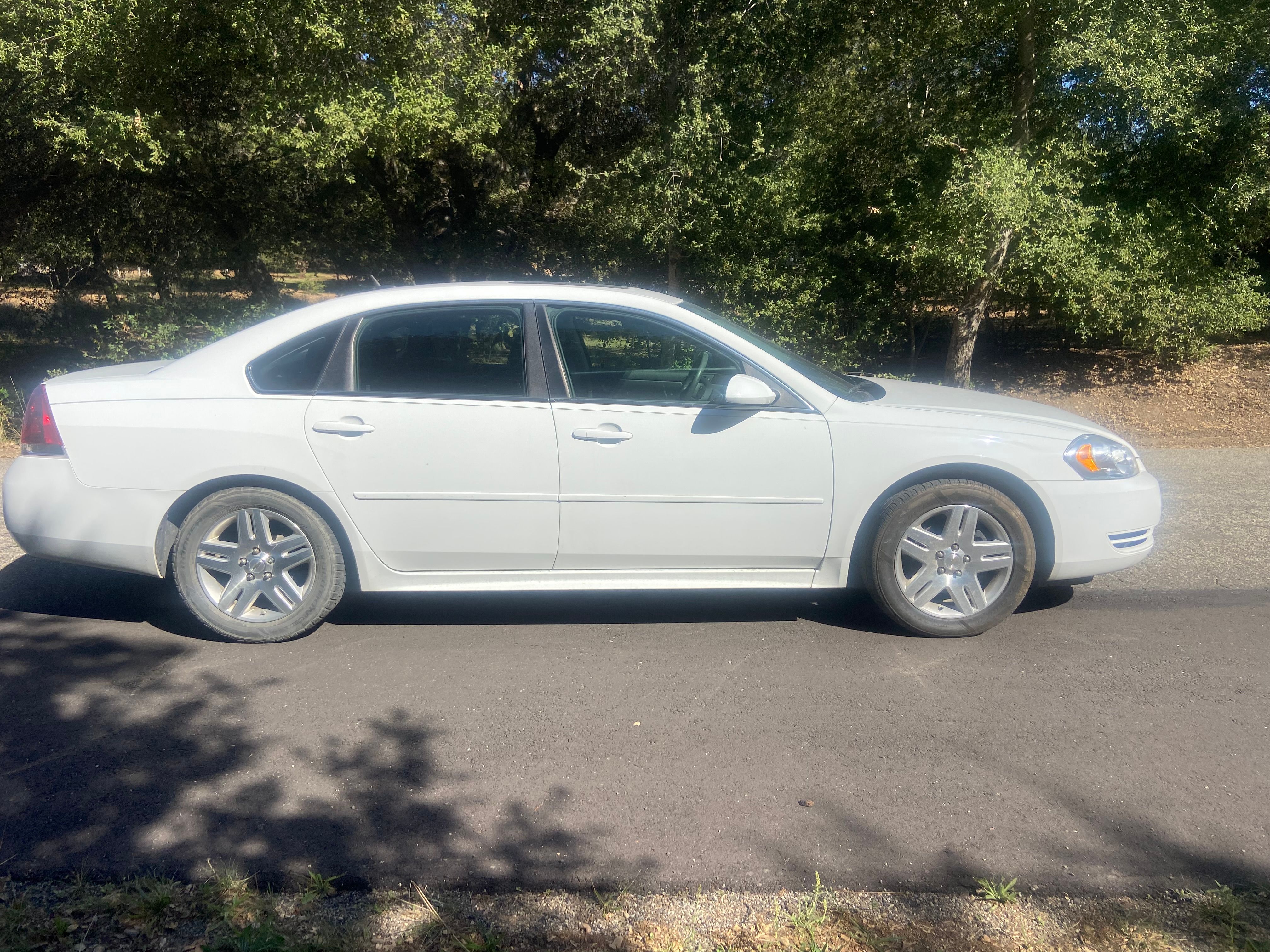 Used 2015 Chevrolet Impala LT w/ LT Sunroof Package FWD image 4