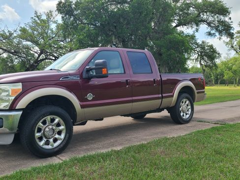Used 2011 Ford F250 Lariat w/ Lariat Ultimate Pkg AWD/4WD image 1