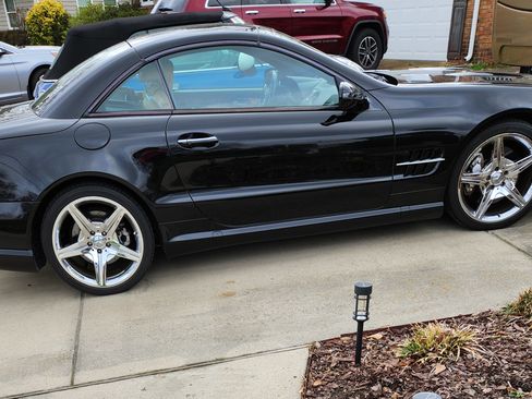 Used 2011 Mercedes-Benz SL 550 image 4