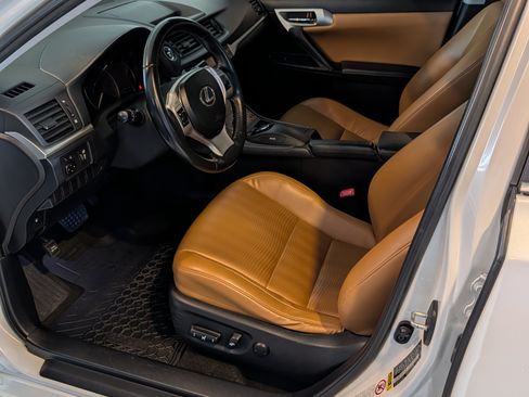 Used 2013 Lexus CT 200h image 8