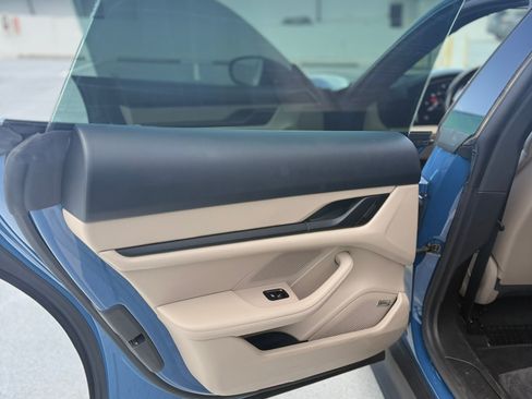 Used 2022 Porsche Taycan RWD image 19