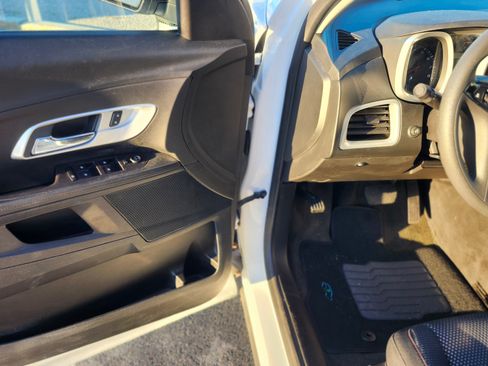 Used 2017 Chevrolet Equinox LS image 8