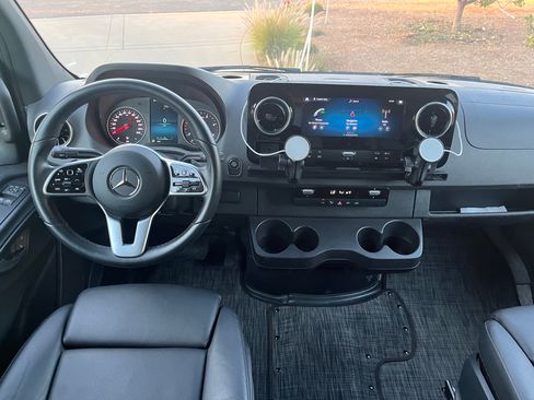 Used 2024 Mercedes-Benz Sprinter 2500 image 6