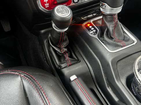 Used 2021 Jeep Wrangler Unlimited Rubicon AWD/4WD image 5