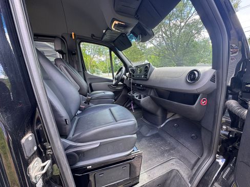 Used 2021 Mercedes-Benz Sprinter 2500 image 22