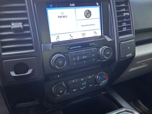 Used 2017 Ford F150 XL w/ Equipment Group 101A Mid RWD image 9