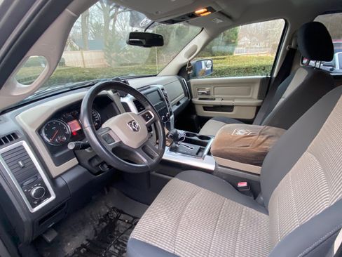 Used 2011 RAM 1500 Classic SLT w/ Technology Group image 9