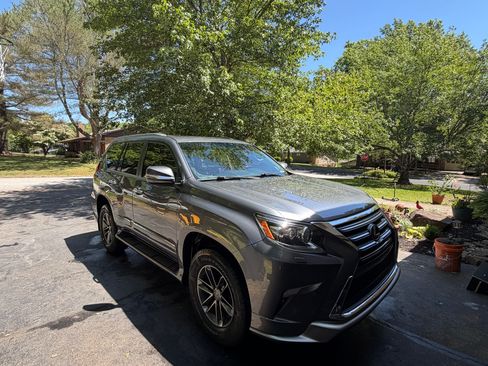 Used 2018 Lexus GX 460 Premium AWD/4WD image 2