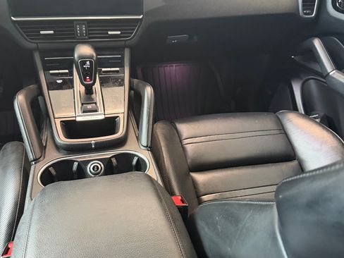 Used 2019 Porsche Cayenne AWD/4WD image 12