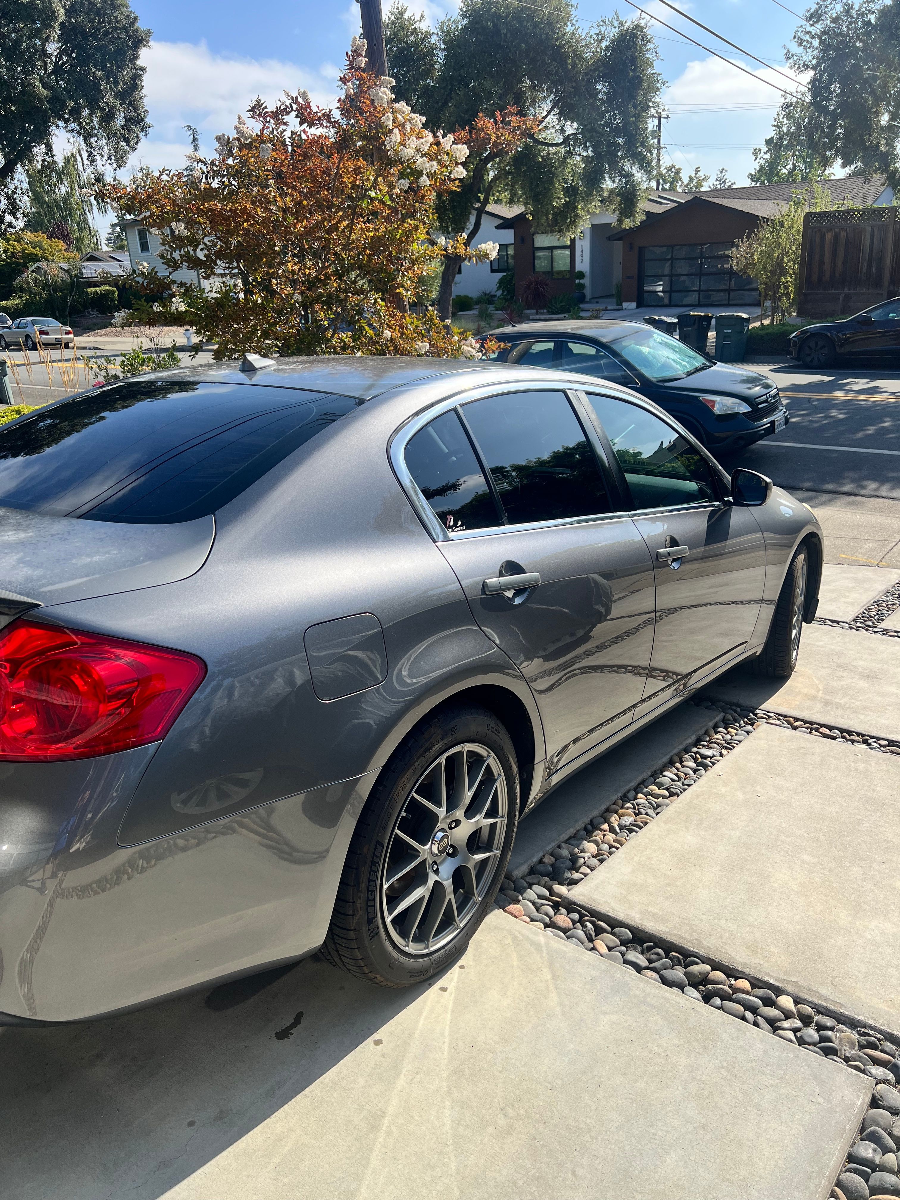 Used 2010 INFINITI G37 Journey w/ Premium Pkg RWD image 4