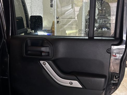 Used 2015 Jeep Wrangler Unlimited Sahara w/ Dual Top Group image 8