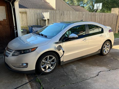 Used 2012 Chevrolet Volt Premium w/ Premium Trim Package image 9