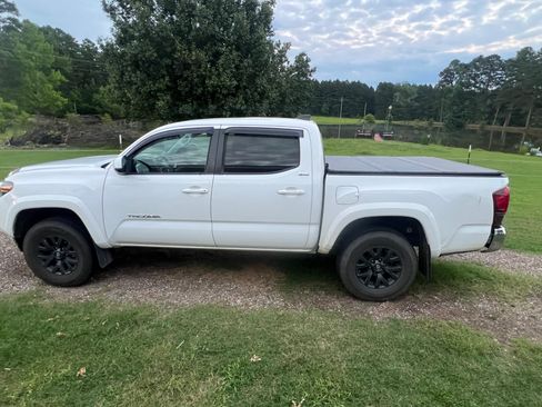 Used 2022 Toyota Tacoma SR5 AWD/4WD image 4