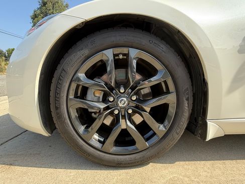 Used 2016 Nissan 370Z Touring image 27