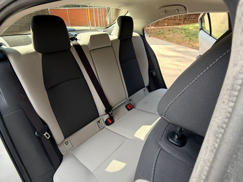 Used 2022 Toyota Corolla LE FWD image 28