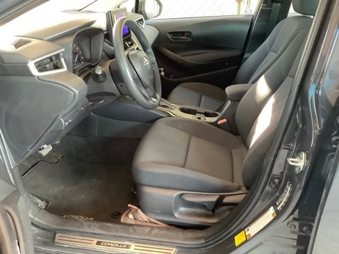 Used 2023 Toyota Corolla LE image 6